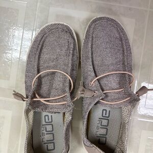 Hey Dude Size 9